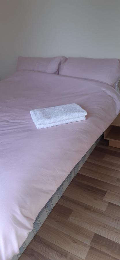 Our Guests Are Royal Apartment Wellingborough Ngoại thất bức ảnh